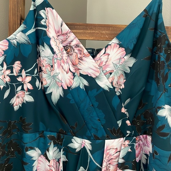 City Chic pretty floral print faux wrap dress! Beautiful!!! NWT - Picture 7 of 7